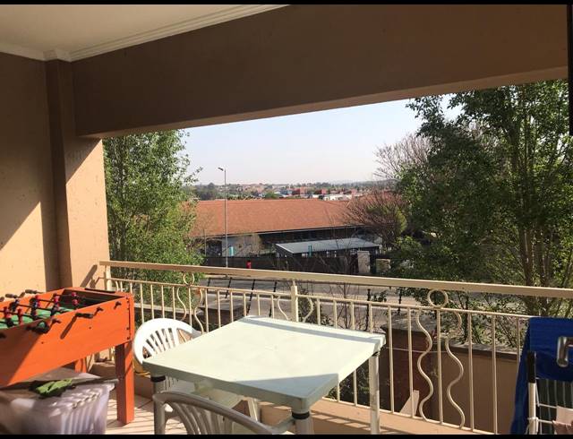 2 BEDROOM APARTMENT TO LET IN SUNNINGHILL